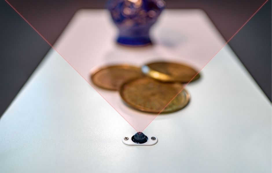 Schmeissner GmbH - Vitrinenmelder VM4 in der Anwendung mit schematischem Feld